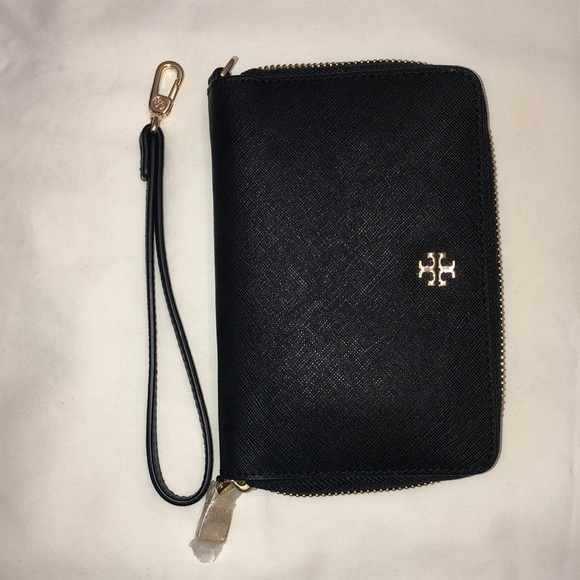 Tory Burch Handbags - Tory Burch small leather wallet/clutch Tory Burch Handbags - Tory Burch small leather wallet/clutch